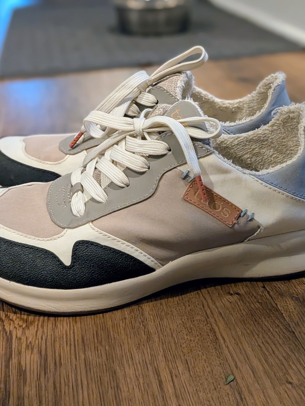 Taos Direction 5 Sneaker Sz 8.5 EUC